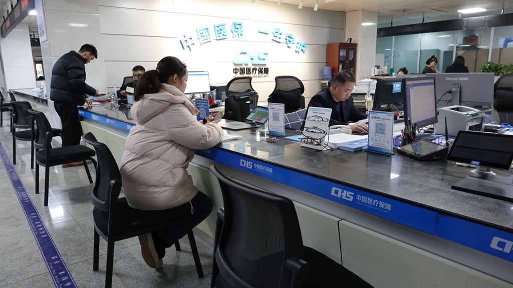 古蔺：18万医疗费报销后自付6万，医保让群众有“医”靠(图2)