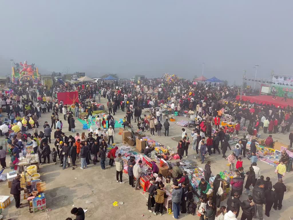 古蔺县第三届芦笙节暨扎山踩山节活动在石屏镇举行(图6) 古蔺县第三届芦笙节暨扎山踩山节活动在石屏镇举行(图6)