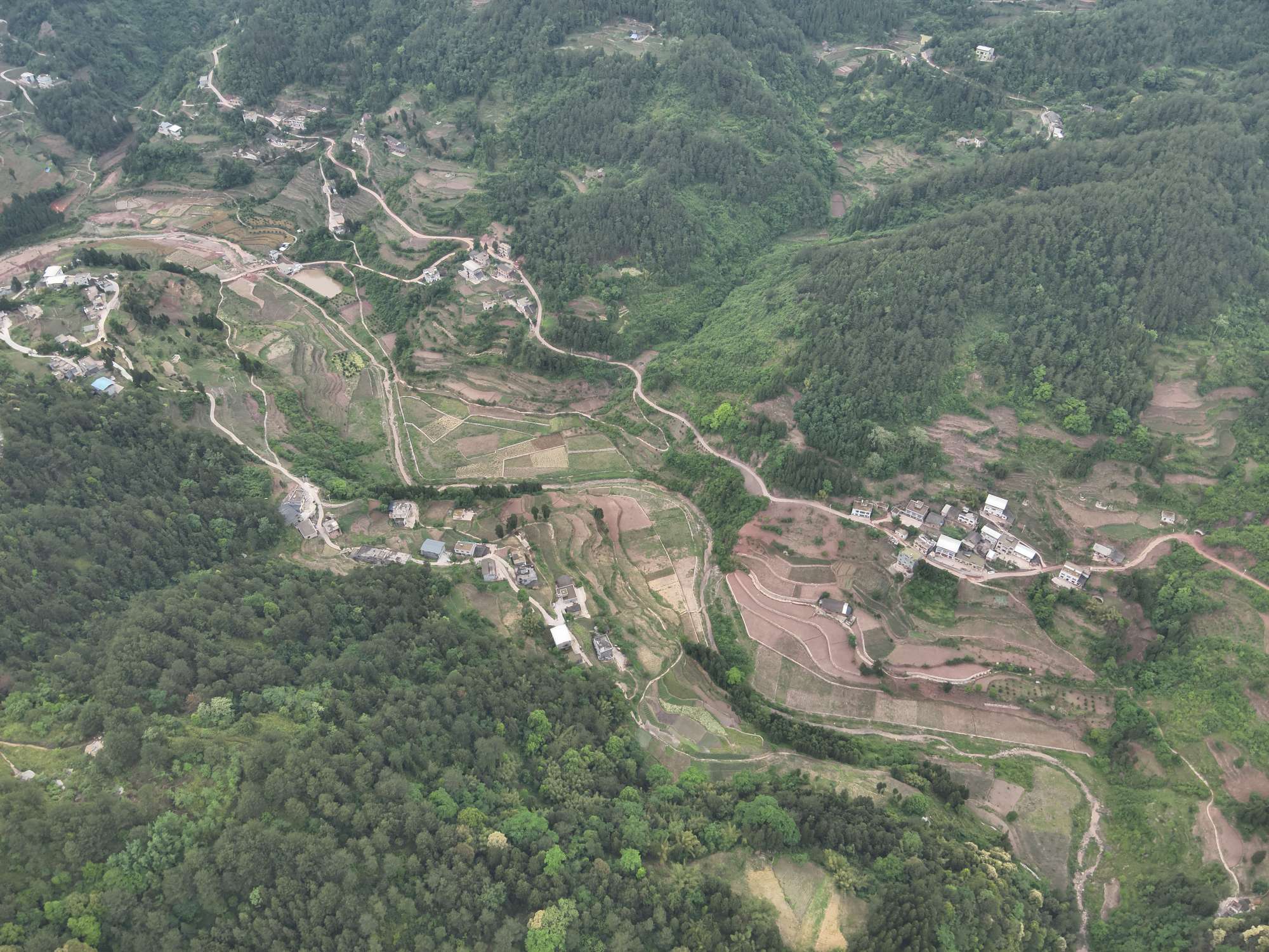 白泥镇：乌蒙山峭壁上践行“红旗渠”精神(图4)
