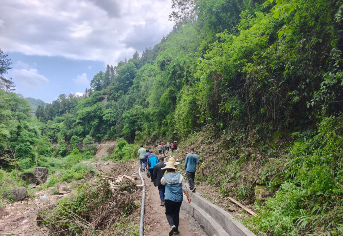 白泥镇：乌蒙山峭壁上践行“红旗渠”精神