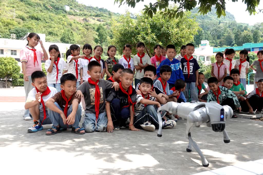 古蔺丹桂:大山里来了“新课堂”(图6) 古蔺丹桂:大山里来了“新课堂”(图6)