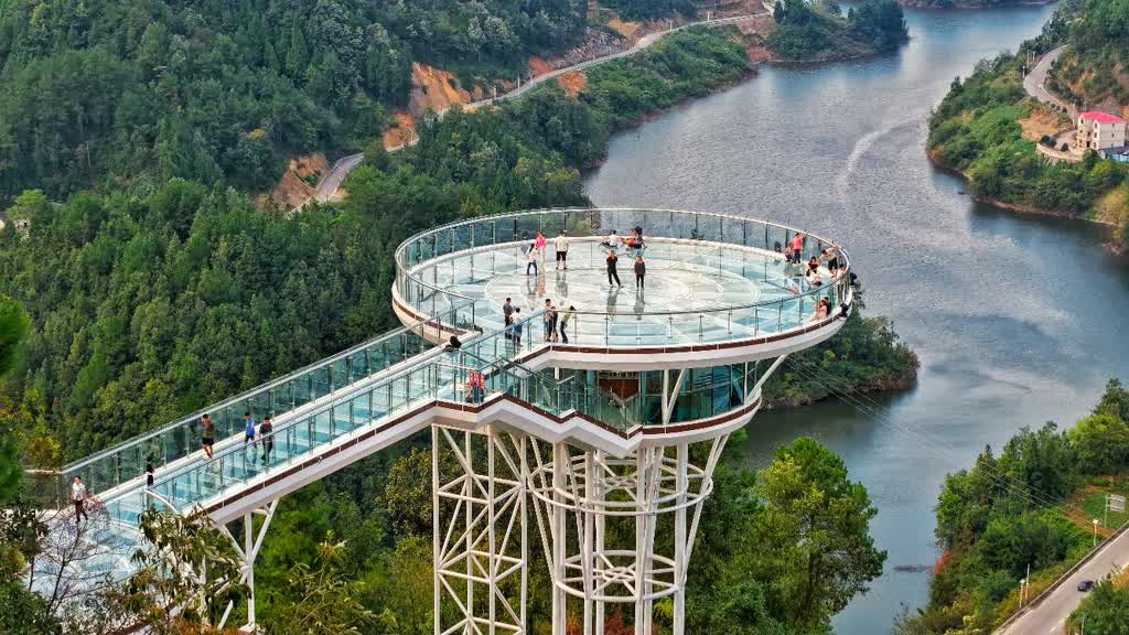 古蔺：观文千鸟湖玻璃观景台成网红新地标(图3)